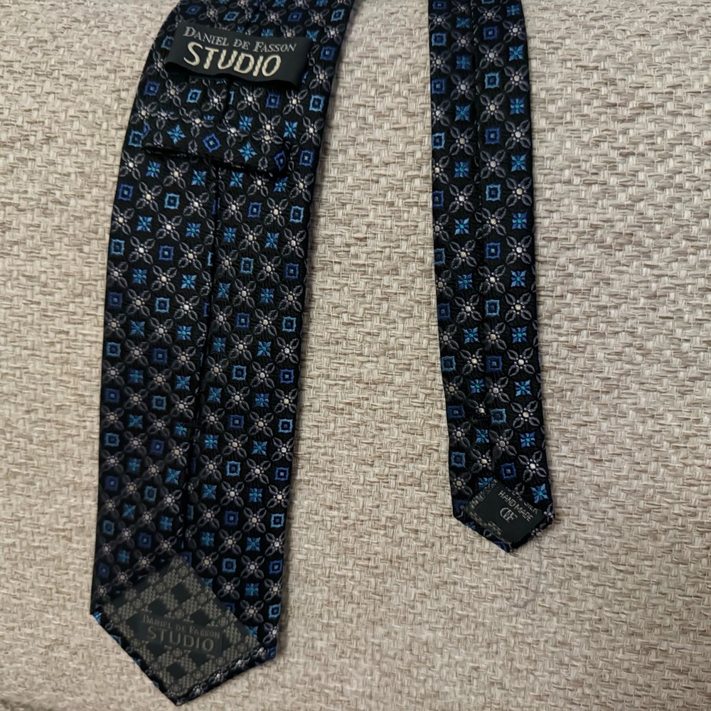 Daniel de Fasson 100% Silk Black and Blue Men's Geometric Pattered Tie, EUC